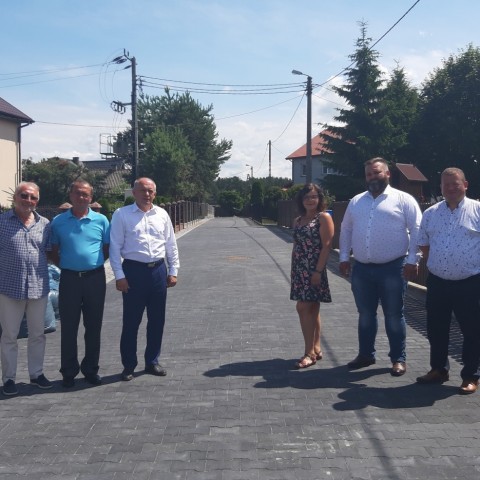 Powiększ obraz: Ulica Stacha Konwy w Lipnikach przebudowana